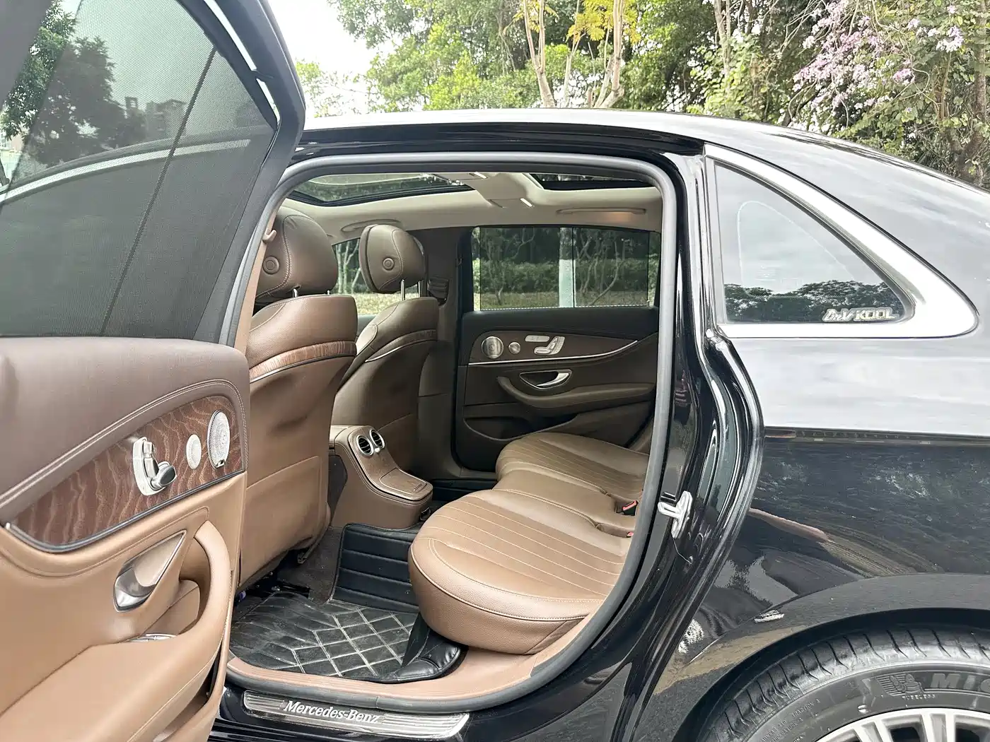 Mercedes-Benz E-Class 2022 E 300 L Luxury фото 10