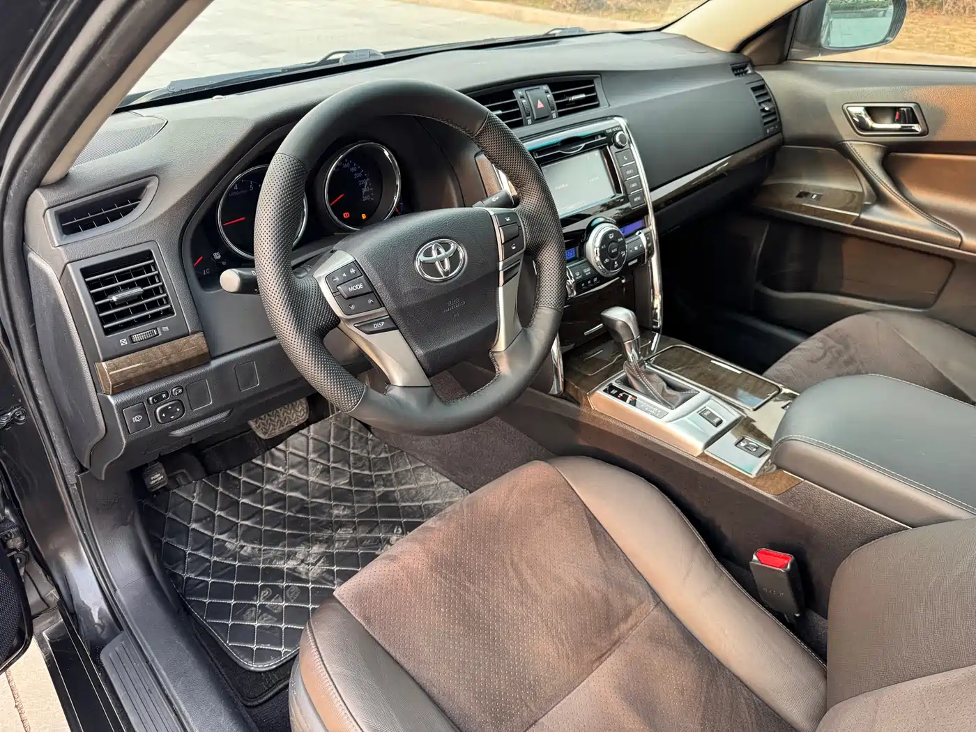 Toyota Reiz 2013 2.5V Premium Edition фото 8