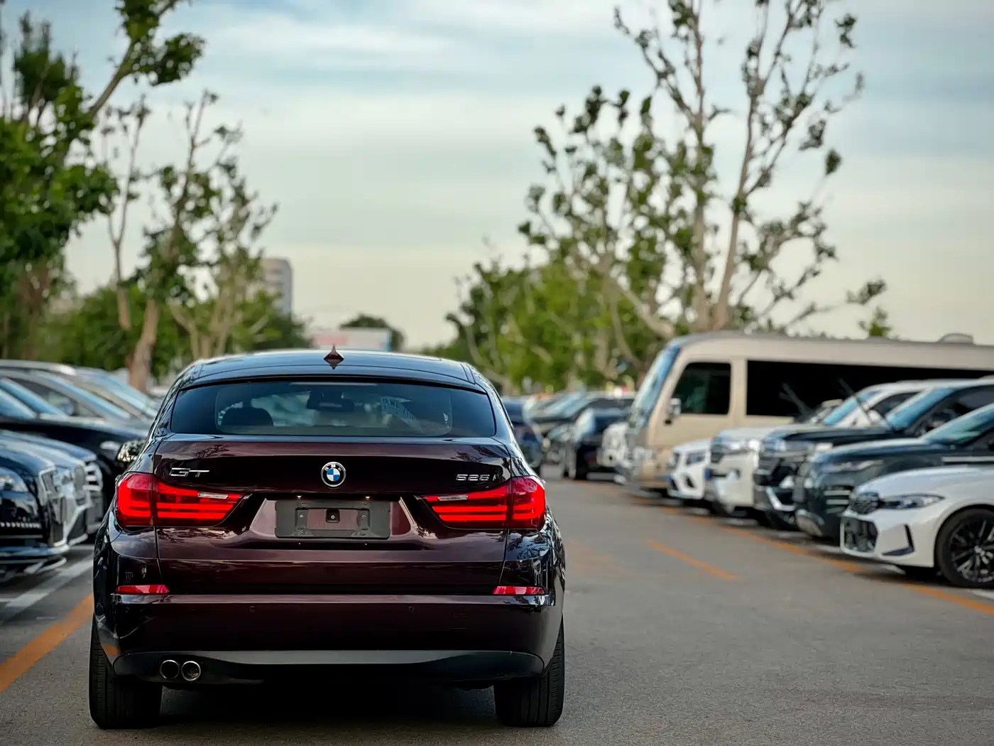 BMW 5 Series GT 2015 528i Leading фото 6