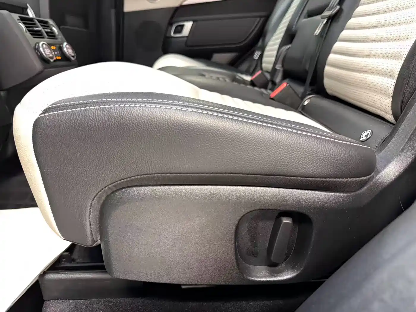 Land Rover Discovery 2021 360PS R-Dynamic S фото 32