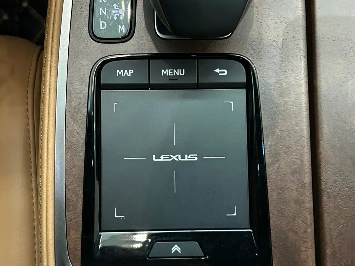 Lexus LS 2021 500h Excellence Edition фото 24