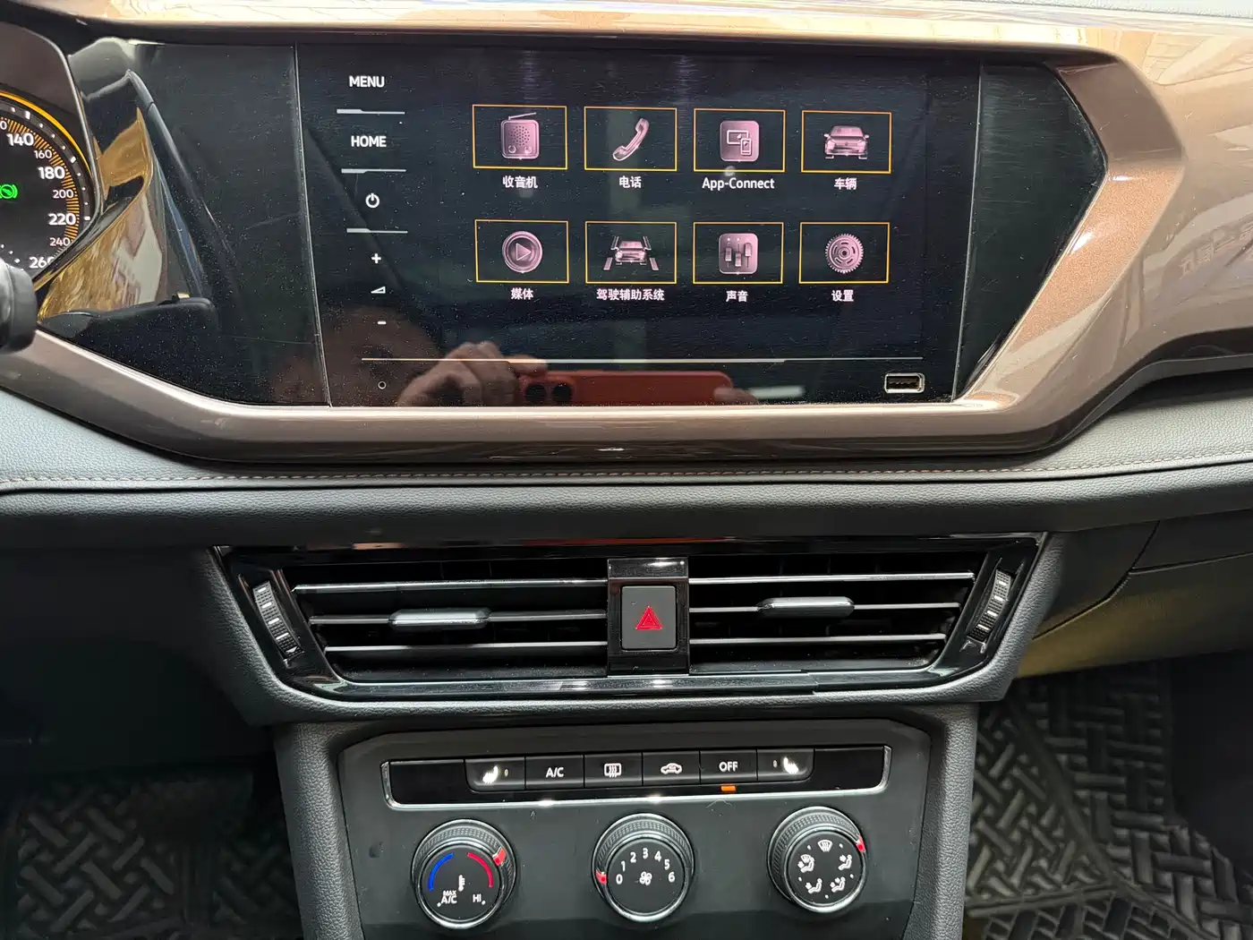Volkswagen Tharu 2021 Model 280TSI 2WD Comfort Edition фото 15