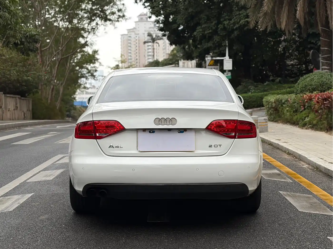 Audi A4L 2010 2.0 TFSI Standard фото 14