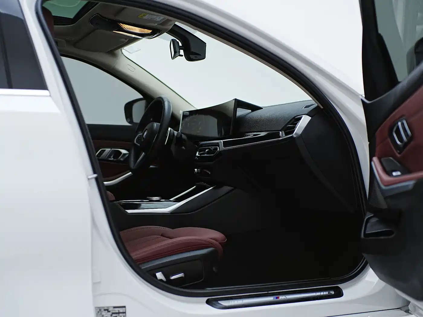 BMW 3 Series 2023 320Li M Sport Package фото 27