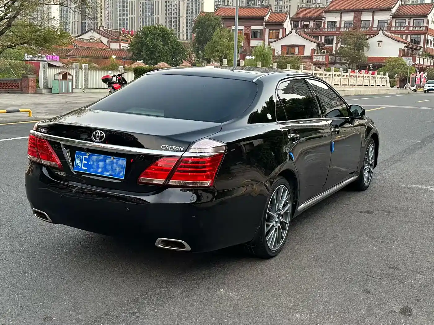 Toyota Crown 2012 2.5L Royal Leather Edition фото 4