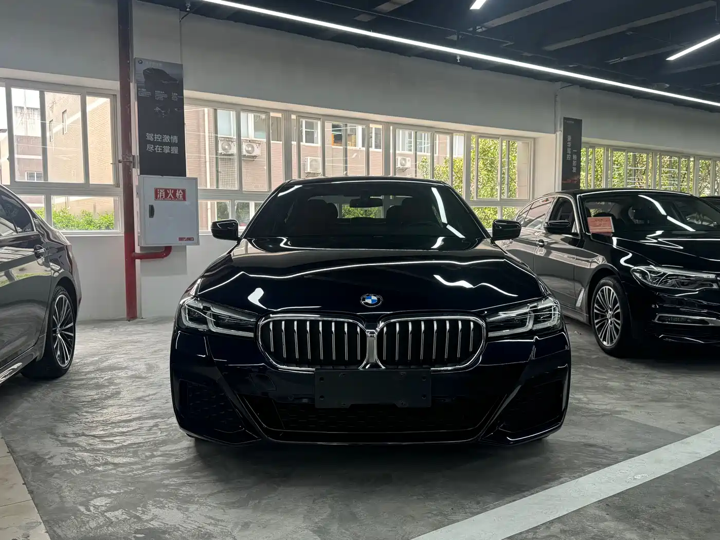 BMW 5 Series 2022 530Li Leading M Sport Package фото 2