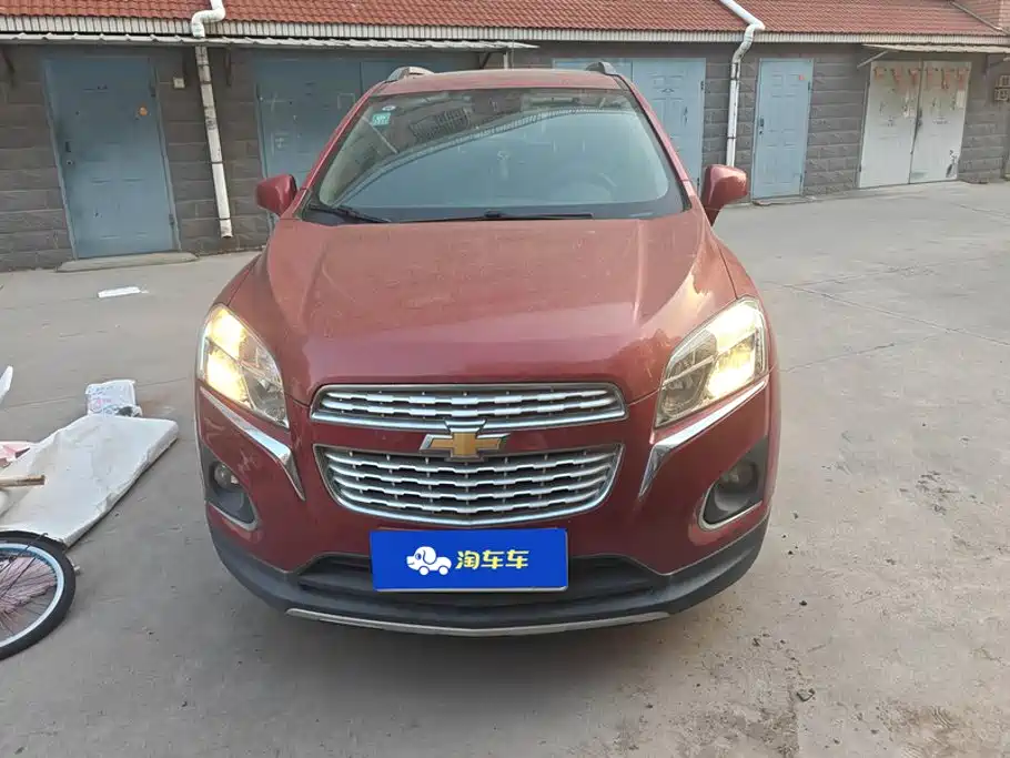 Photo 2 - Chevrolet Trax