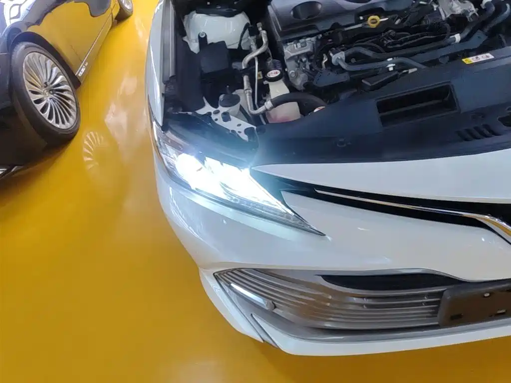 Toyota Camry 2018 Hybrid 2.5HG Luxury Edition фото 13