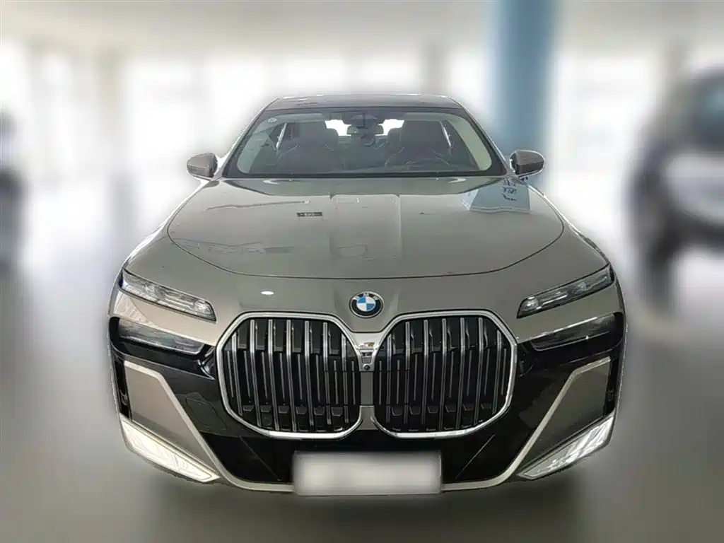BMW 7 Series 2023 Model 740Li Leading M Sport Package фото 5