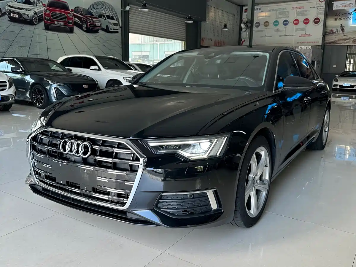 Фото 1 - Audi A6L