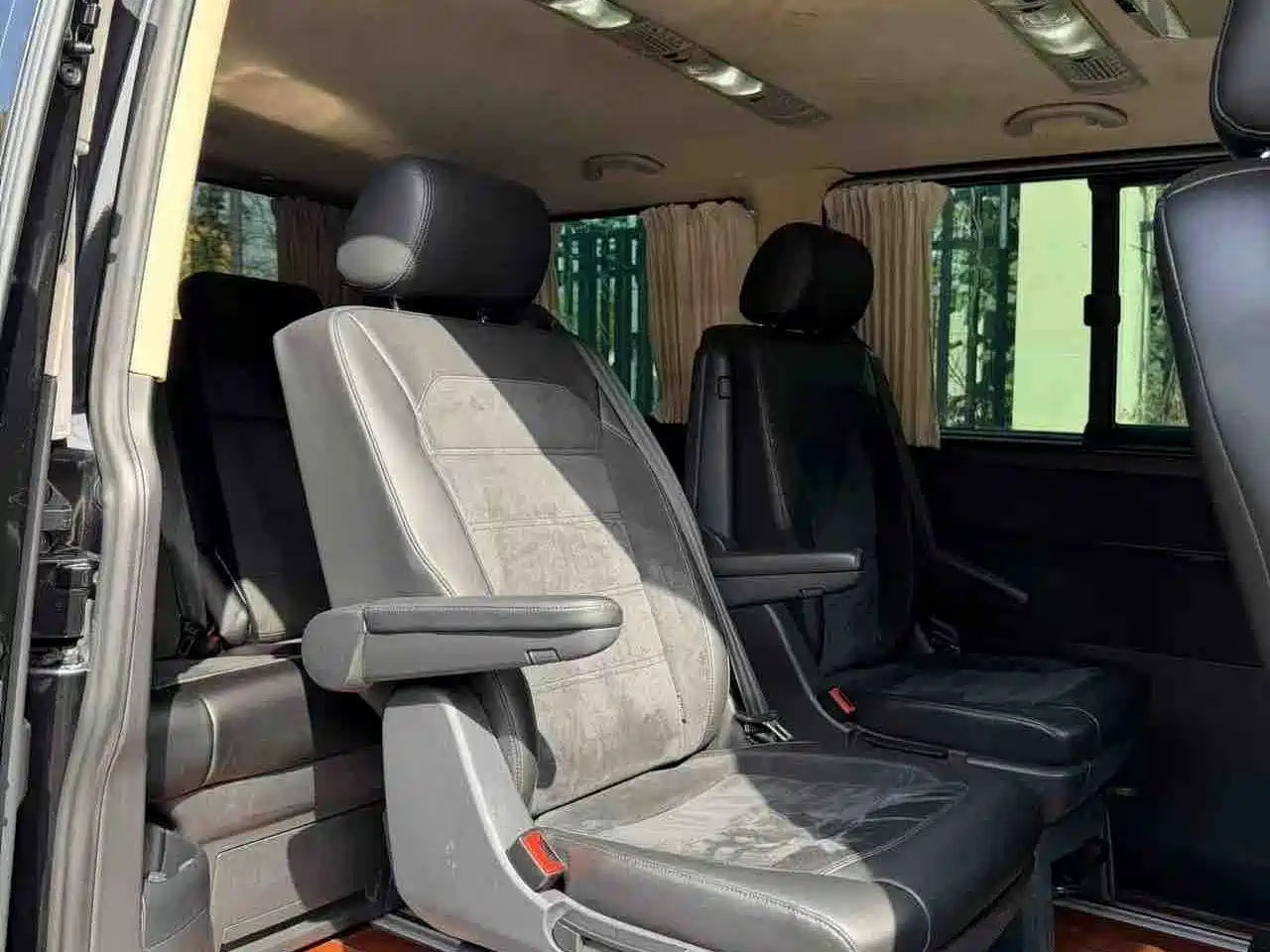 Volkswagen Multivan 2017 2.0TSI 4WD Explorer 7-seater фото 8