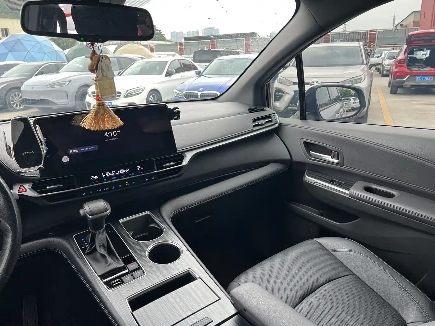 Toyota Sienna 2021 2.5L Hybrid Premium Edition фото 16