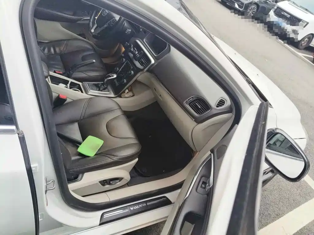 Photo 13 - Volvo V40