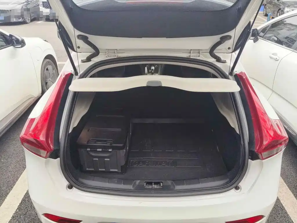 Photo 5 - Volvo V40