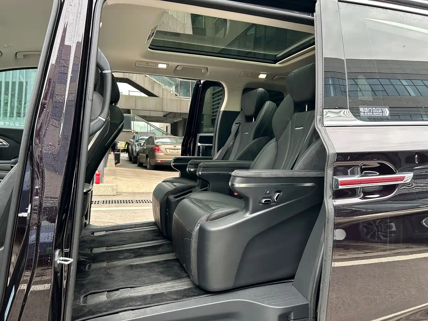 Hongqi HQ9 PHEV 2024 2024 Model 2.0T AWD Business Edition