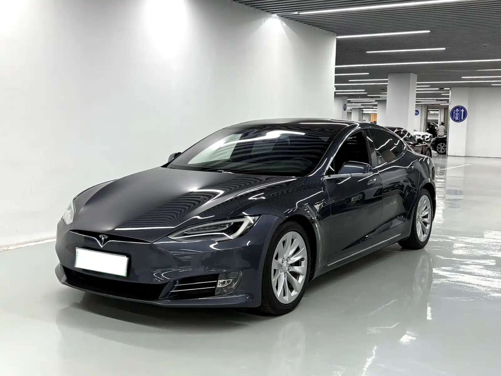Фото 1 - Tesla Model S