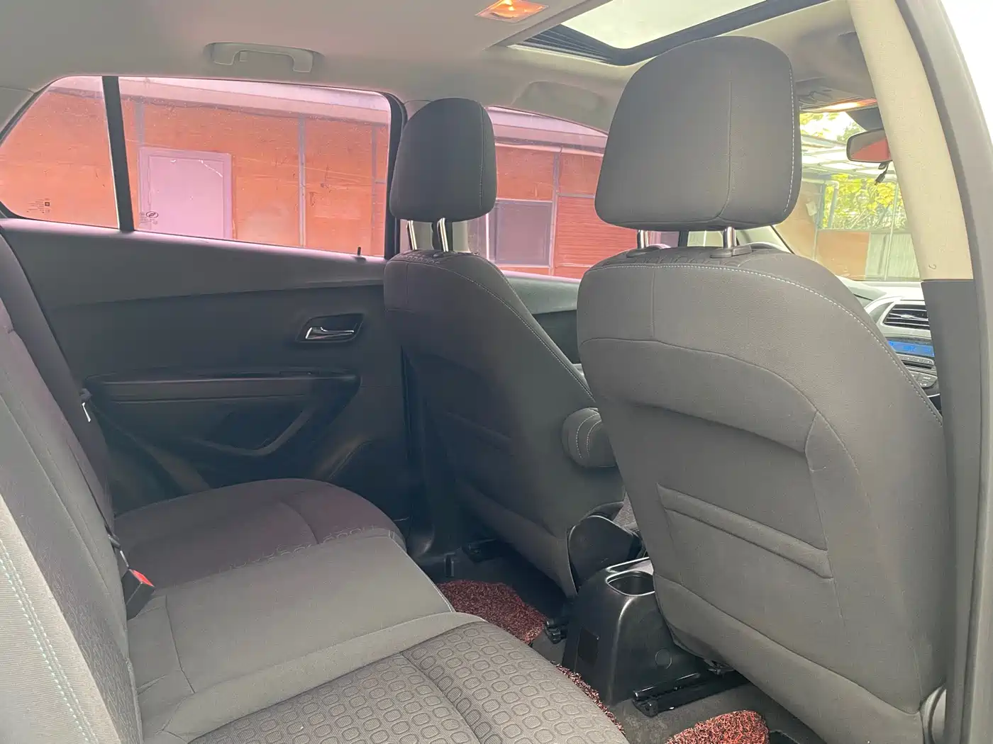 Chevrolet Trax 2016 1.4T Automatic 2WD Comfort Sunroof Edition фото 10