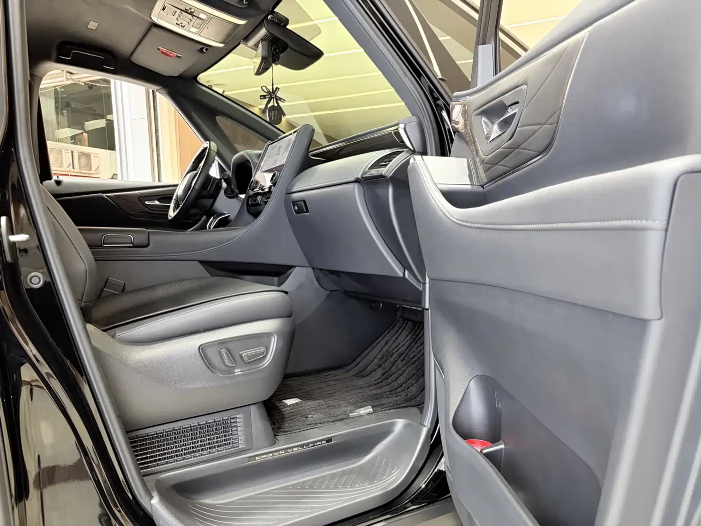 Toyota Vellfire 2025 2024 Crown Hybrid 2.5L Executive Premium Edition