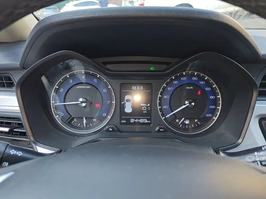 Фото 12 - Geely Vision X3