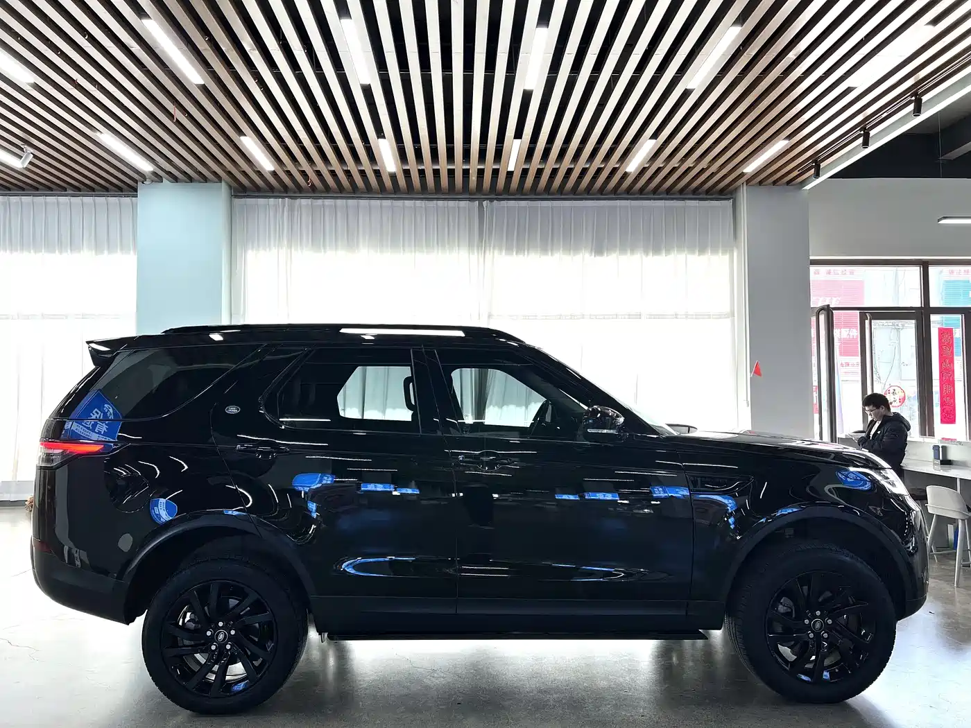 Land Rover Discovery 2018 2.0T Special Edition фото 16
