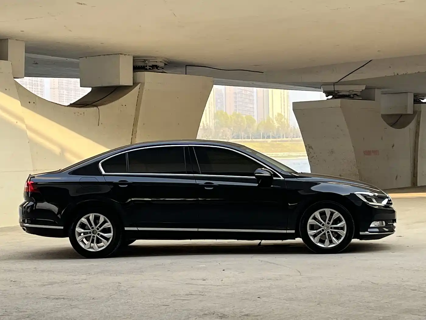 Volkswagen Magotan 2018 Facelift 330TSI DSG Luxury фото 4