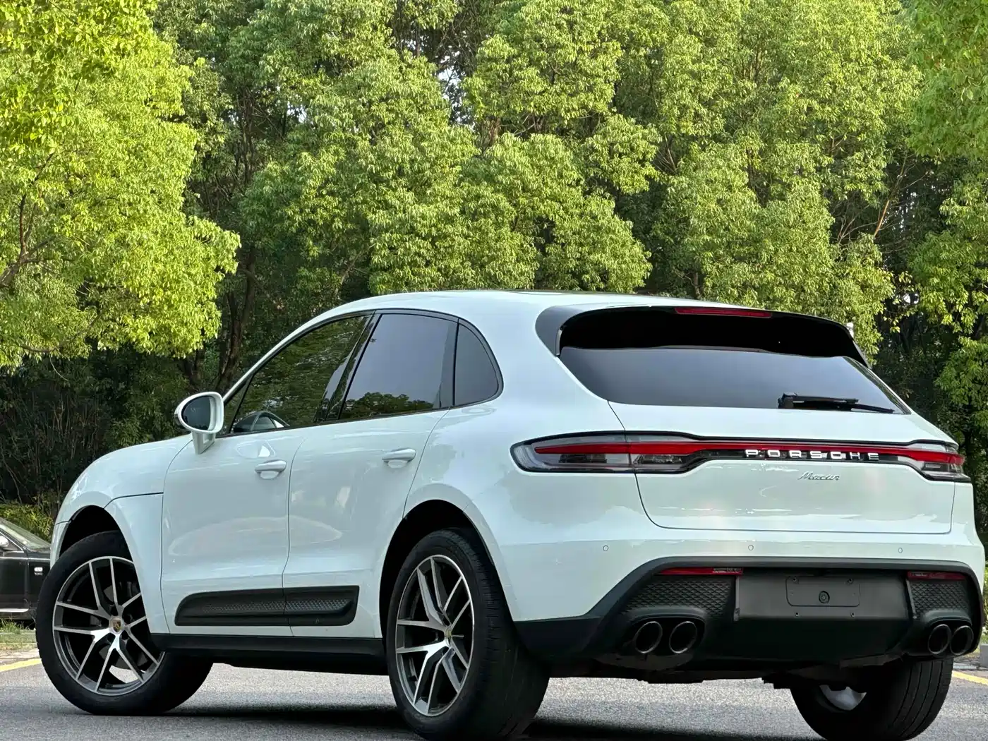 PORSCHE MACAN