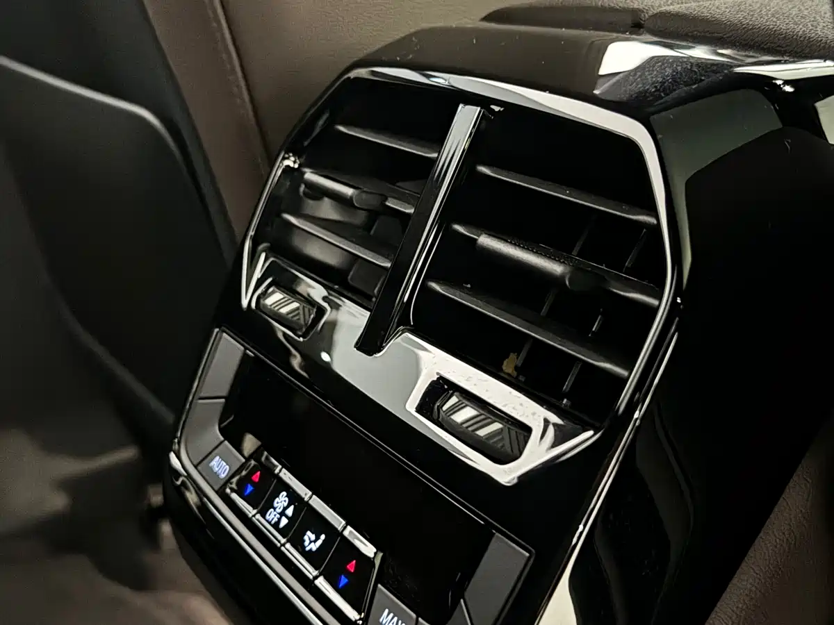 BMW iX 2023 Facelift xDrive40 фото 14