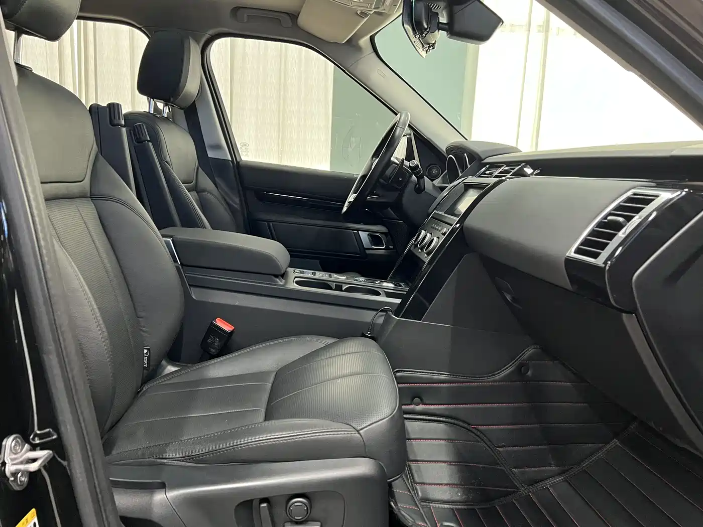 Land Rover Discovery 2018 2.0T Special Edition фото 8