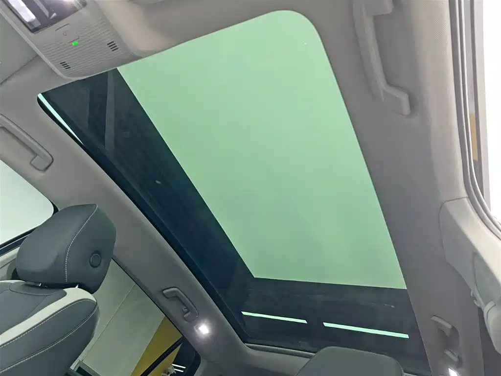 VOLKSWAGEN ID.6 CROZZ