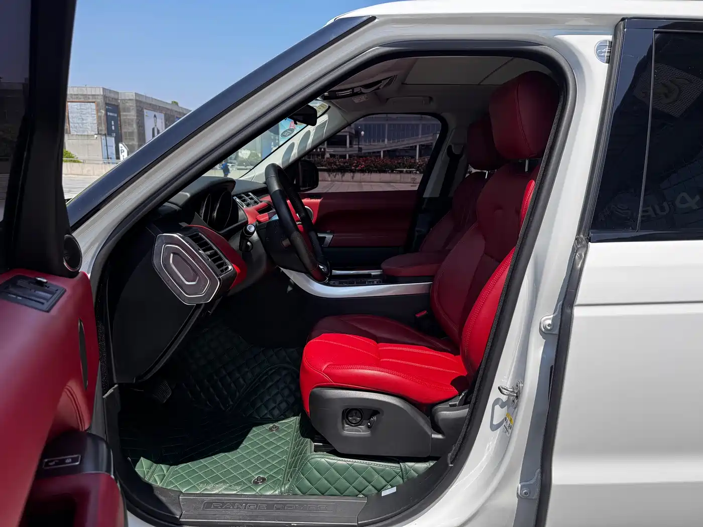 Land Rover Range Rover Sport 2016 Model 2.0 GTDi HSE фото 9