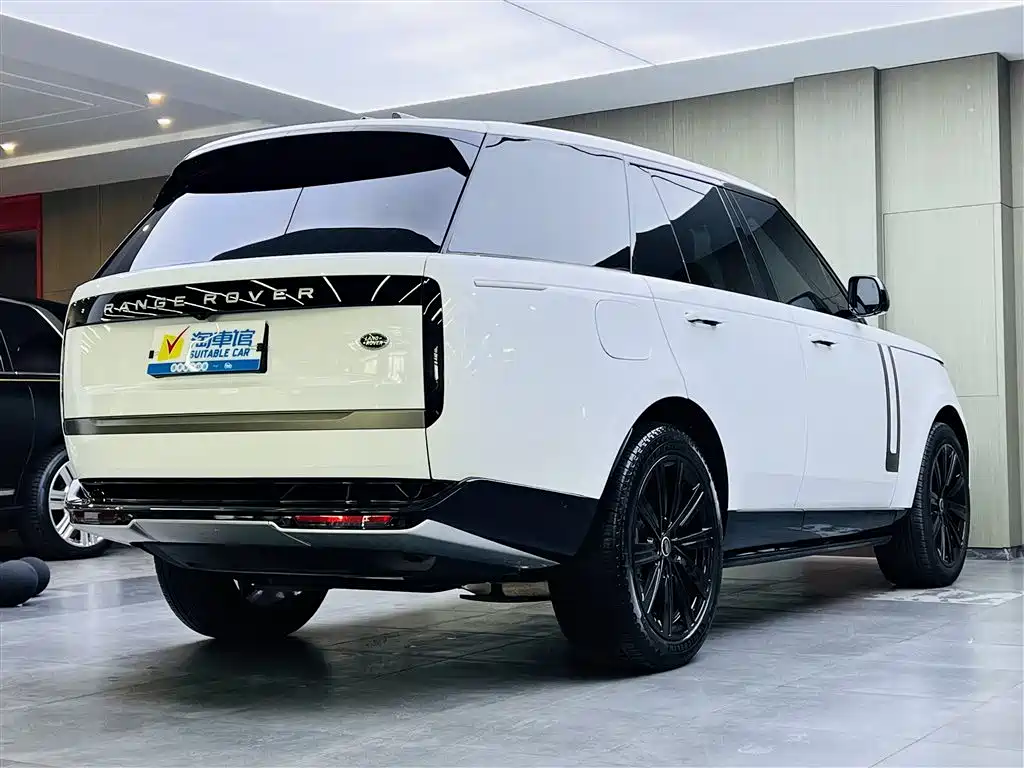 Land Rover Range Rover 2023 3.0 L6 360PS Golden Age Edition фото 4