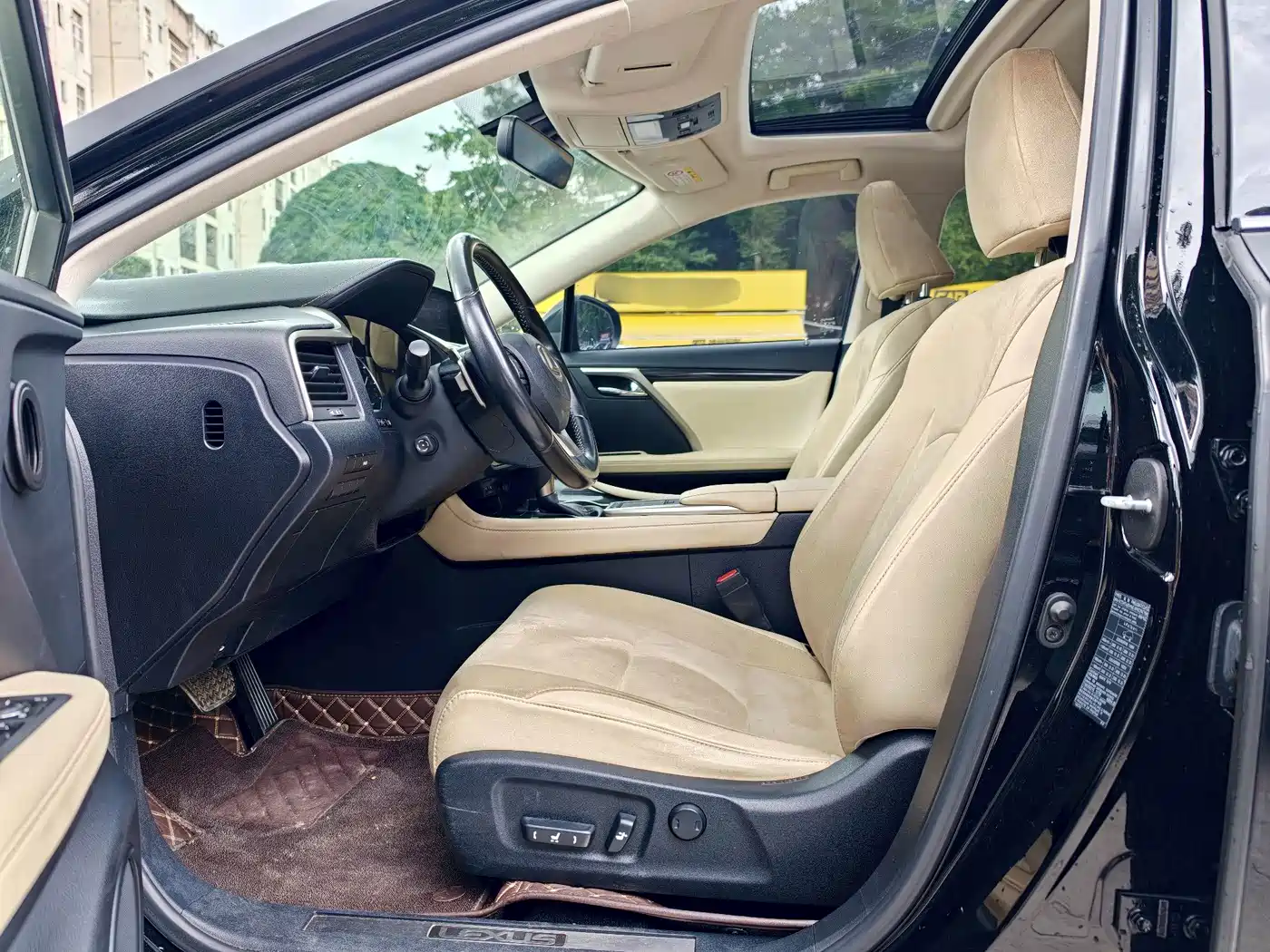Фото 4 - Lexus RX