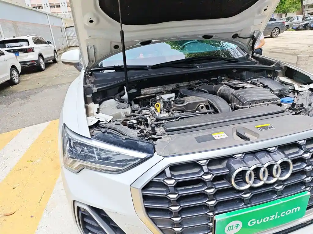Audi Q3 2024 2023 35 TFSI Fashion Dynamic Model (1.5T)
