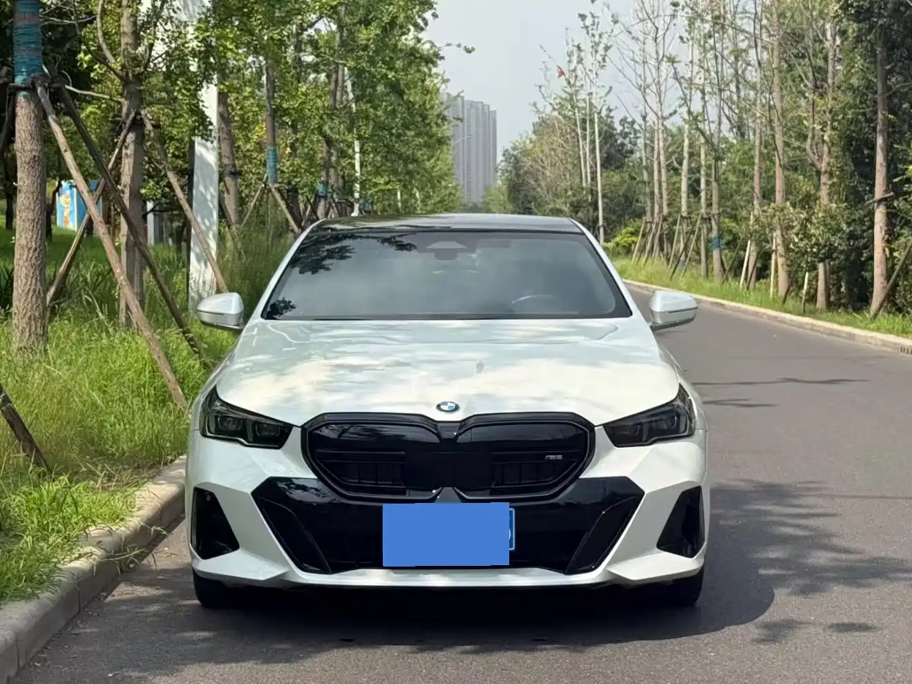 Photo 2 - BMW 5 Series