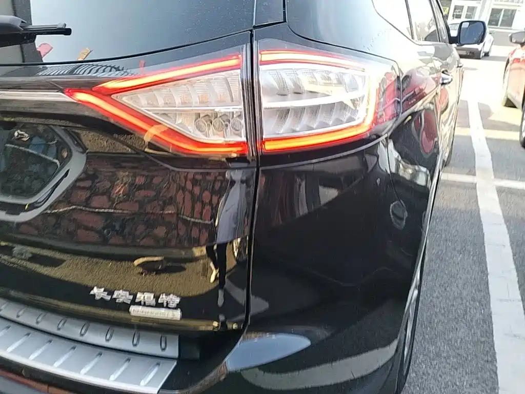 Фото 24 - Ford Edge