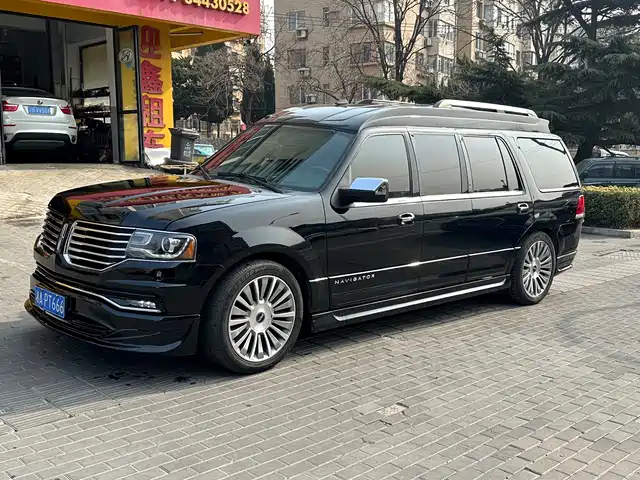 LINCOLN NAVIGATOR
