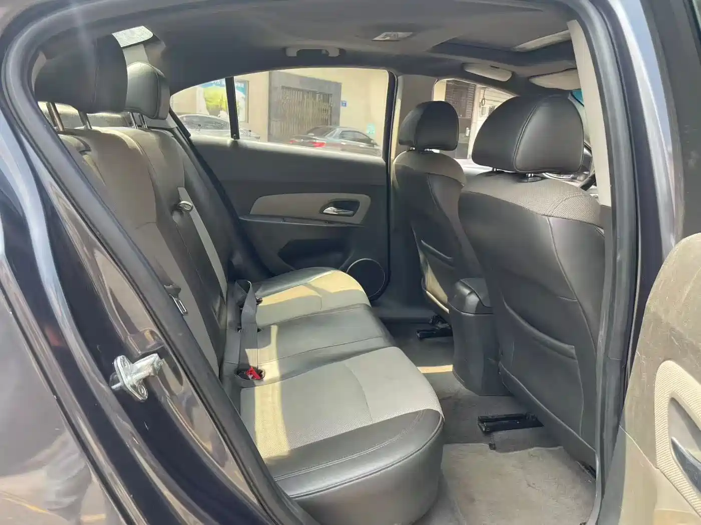 Chevrolet Cruze 2011 1.6L SE AT фото 9
