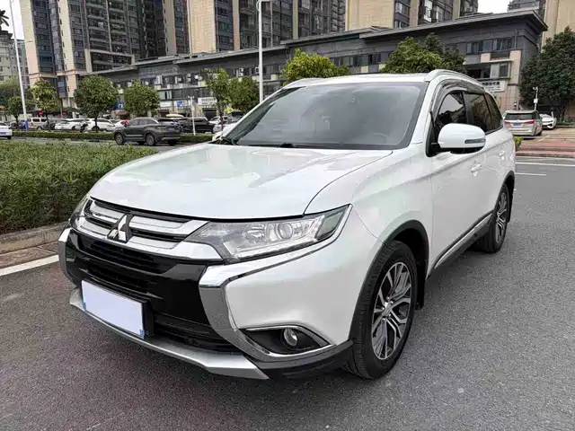 MITSUBISHI OUTLANDER
