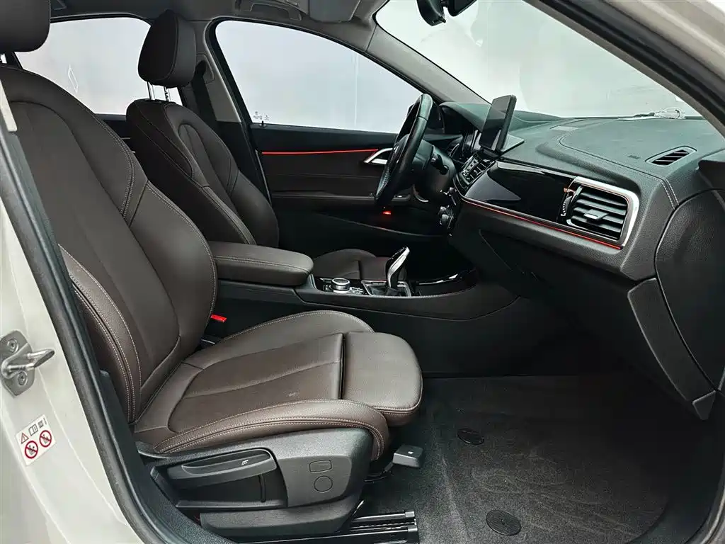 BMW 1 Series 2022 120i M Sport Shadow Edition фото 21