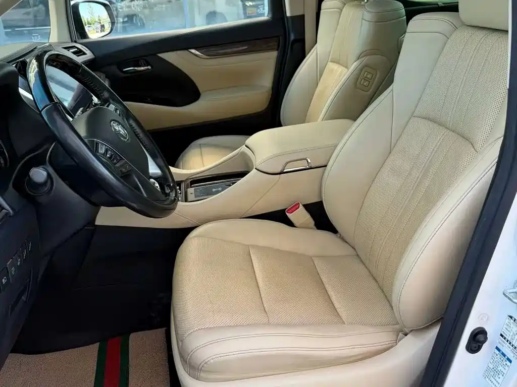 Фото 5 - Toyota Vellfire