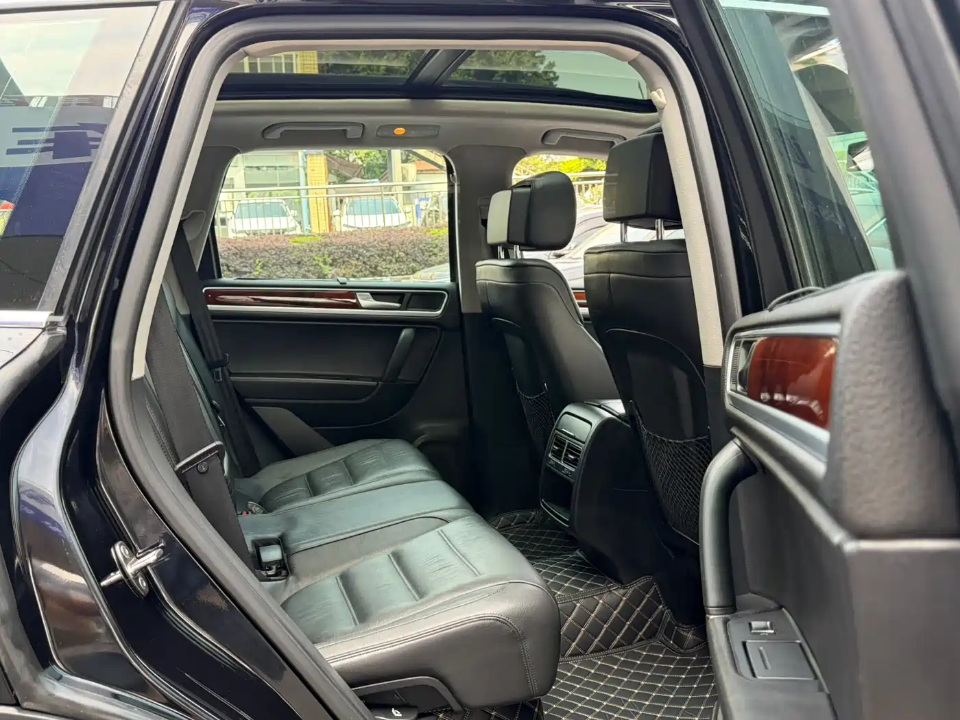 Volkswagen Touareg 2011 3.0TDI Diesel Comfort фото 9