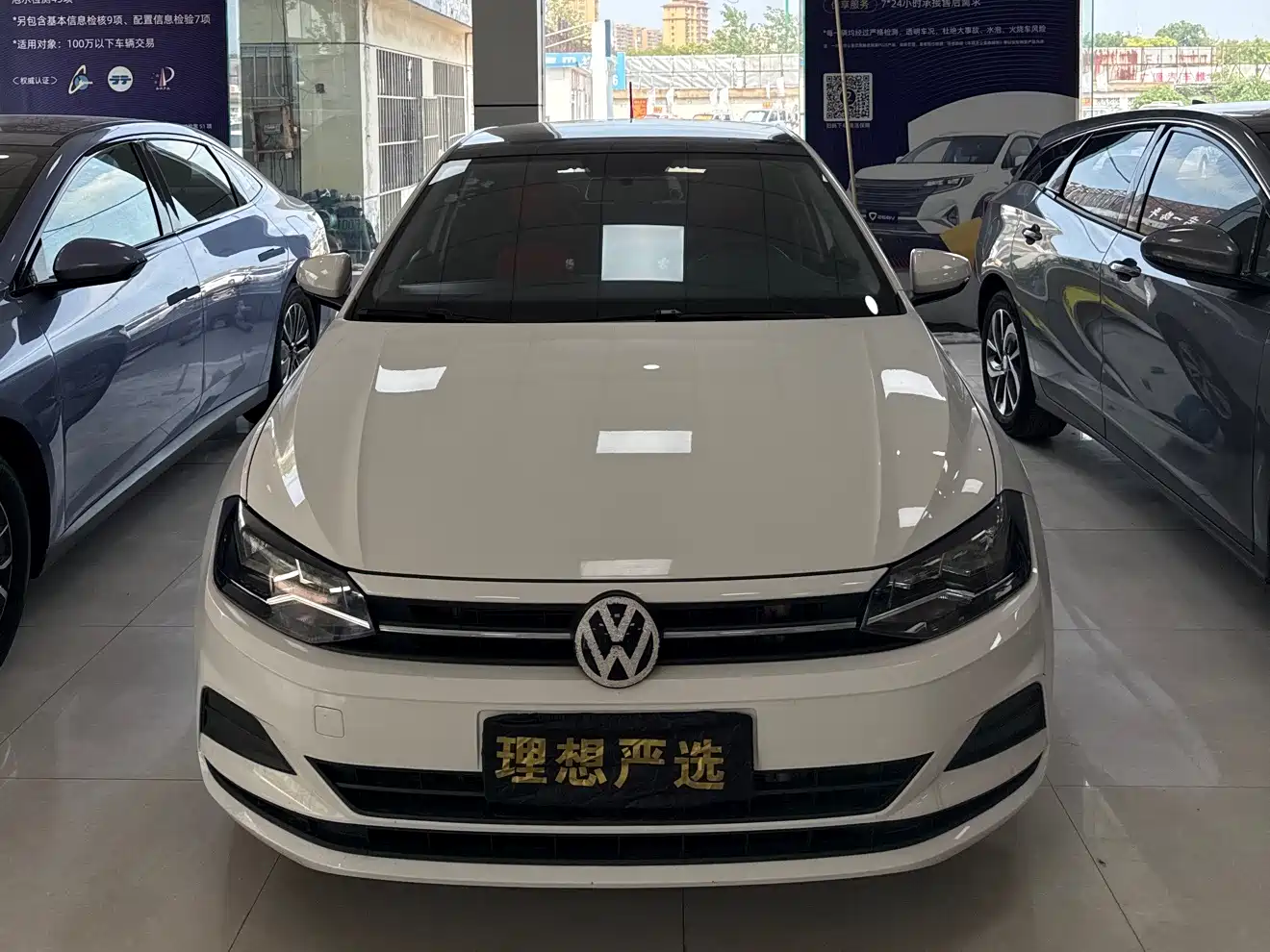 VOLKSWAGEN POLO