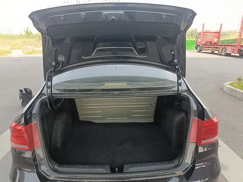 Volkswagen Santana 2015 1.4L Manual Trend Edition фото 19