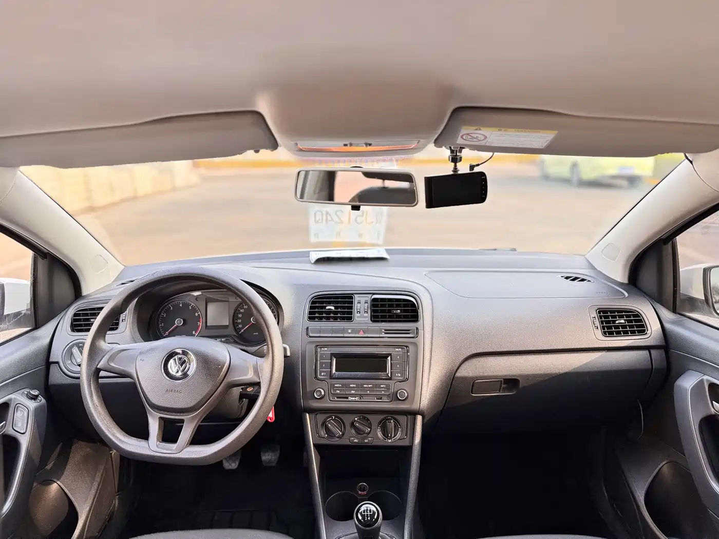 Volkswagen Polo 2014 1.4L Manual Trend Edition фото 10