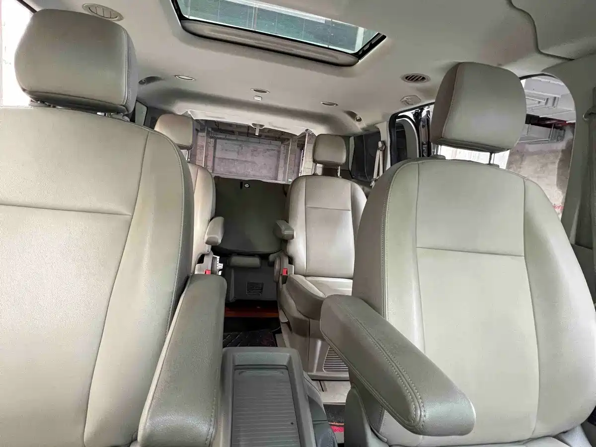 صورة 10 - Ford Tourneo