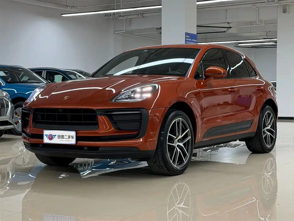 PORSCHE MACAN