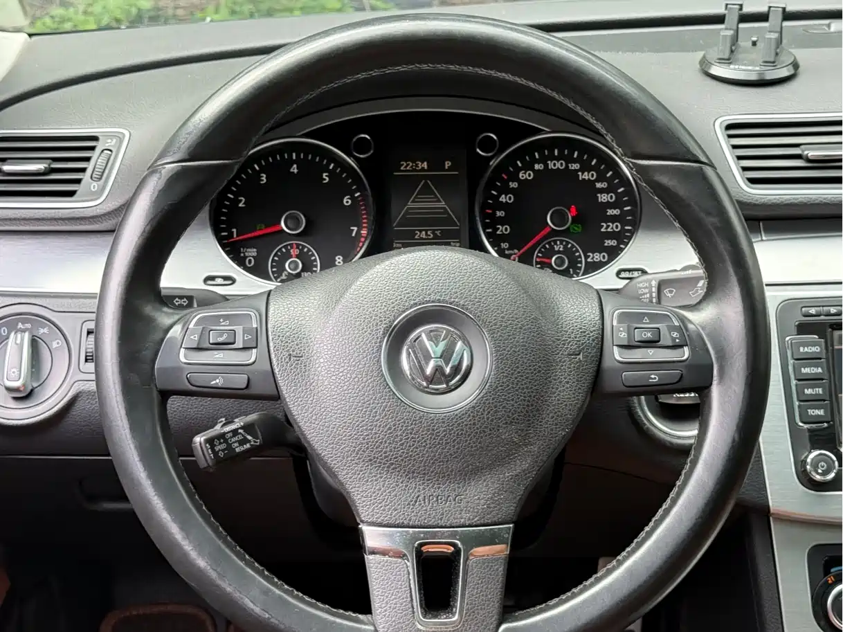 Volkswagen FAW-Volkswagen CC 2012 Model 2.0TSI Ultimate фото 9