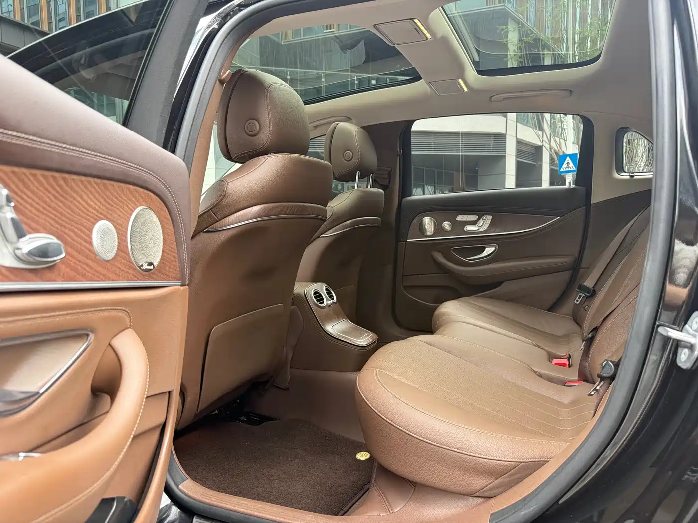 Mercedes-Benz E-Class 2022 Second Facelift E 300 L Luxury фото 10