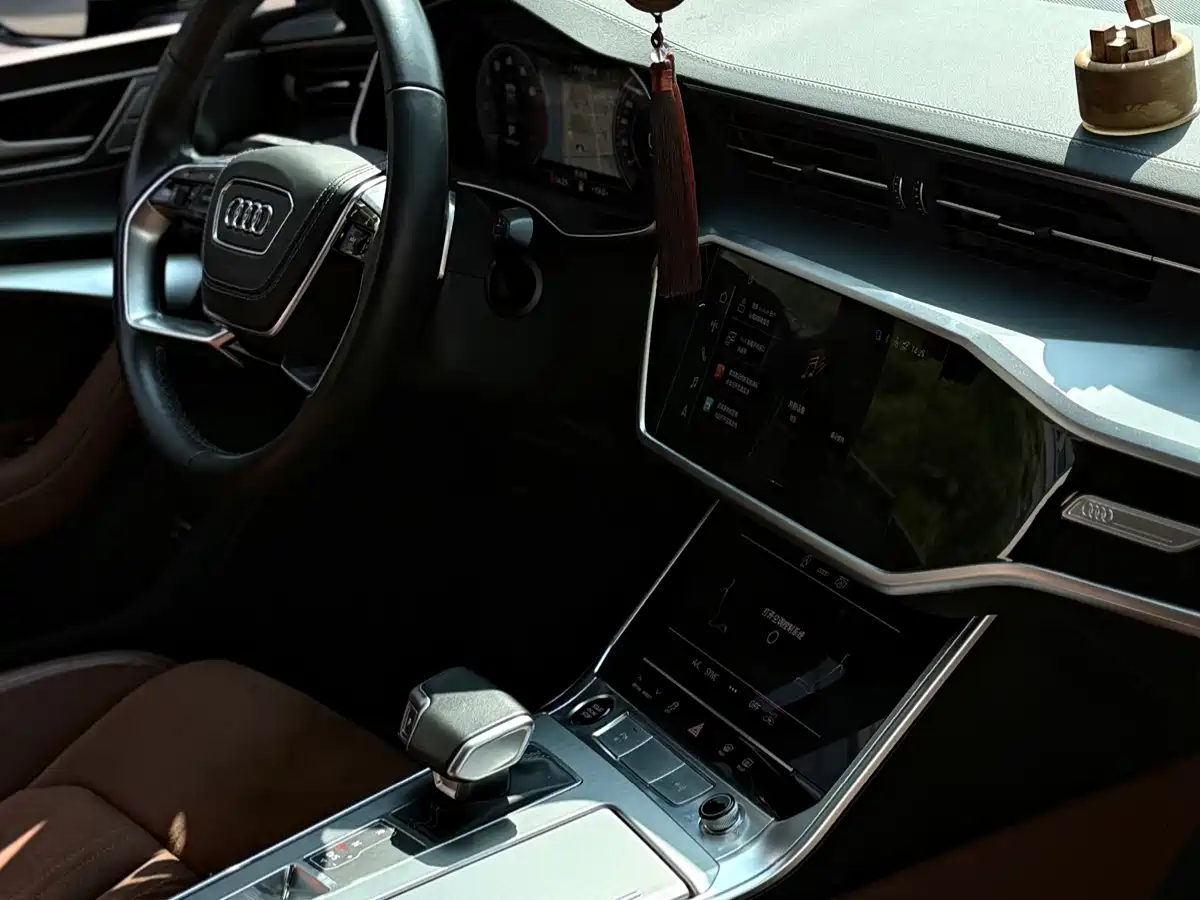 Audi A7L 2024 45 TFSI Luxury фото 8