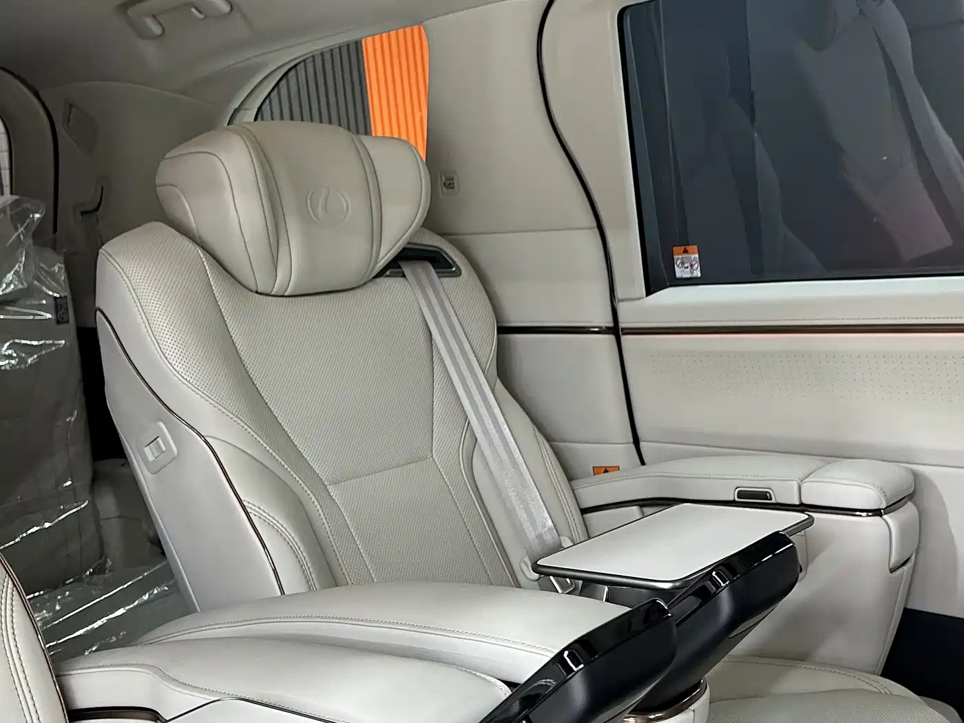 Lexus LM 2025 Model 500h Six-Seater Prestige Edition фото 15